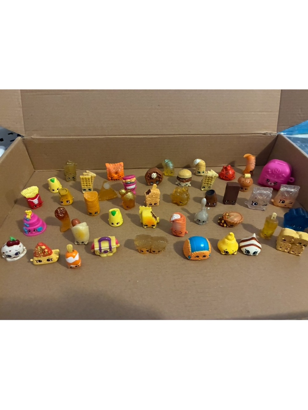 Shopkins Mixed Yellow & Pink Collectible Mini Figures Set